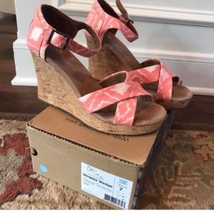 TOMS strappy wedge in box 📦